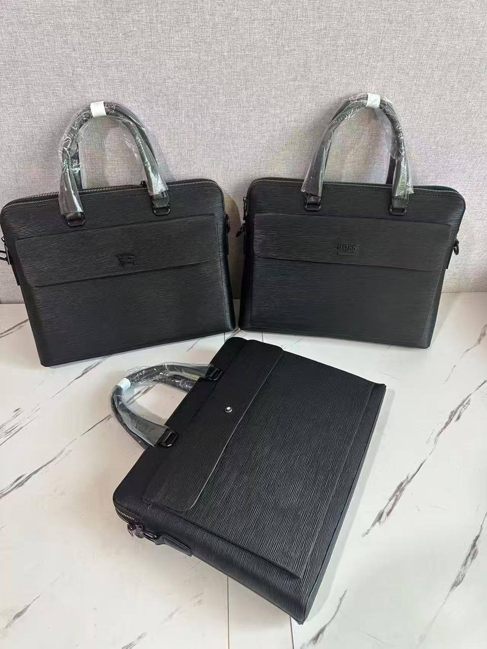 Laptop  bag 
good quality 
110 dhs❣️

Zain278
♥️♥️♥️