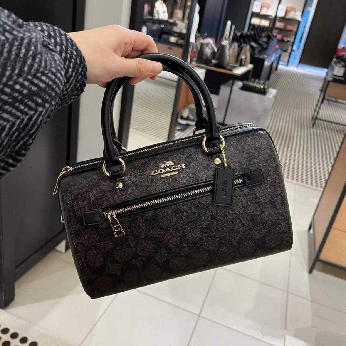 Coach Rowan

First quality + 🎁

Size : 21 * 16  cm
100 dhs🇦🇪🇦🇪

with box 🎁

Zain115
♥️♥️♥️