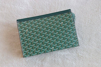 Goyard 
Men's Clutch
95 dhs🌺

With Box
🎁🎁🎁

Zain33
♥️♥️♥️