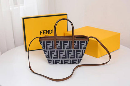 Fendi
with box
🎁🎁🎁

85 dhs✅

Zain143
♥️♥️♥️