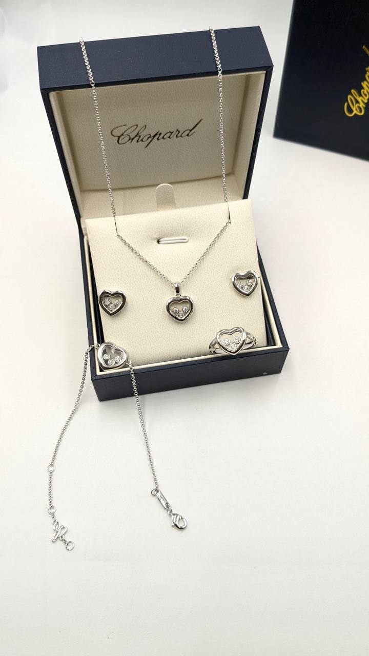 Chopard
*Master Quality* 
*Necklace, Earrings, Bracelet & Finger Ring*
280 dhs💓 with Normal Box 🎁

Zain210
♥️♥️♥️