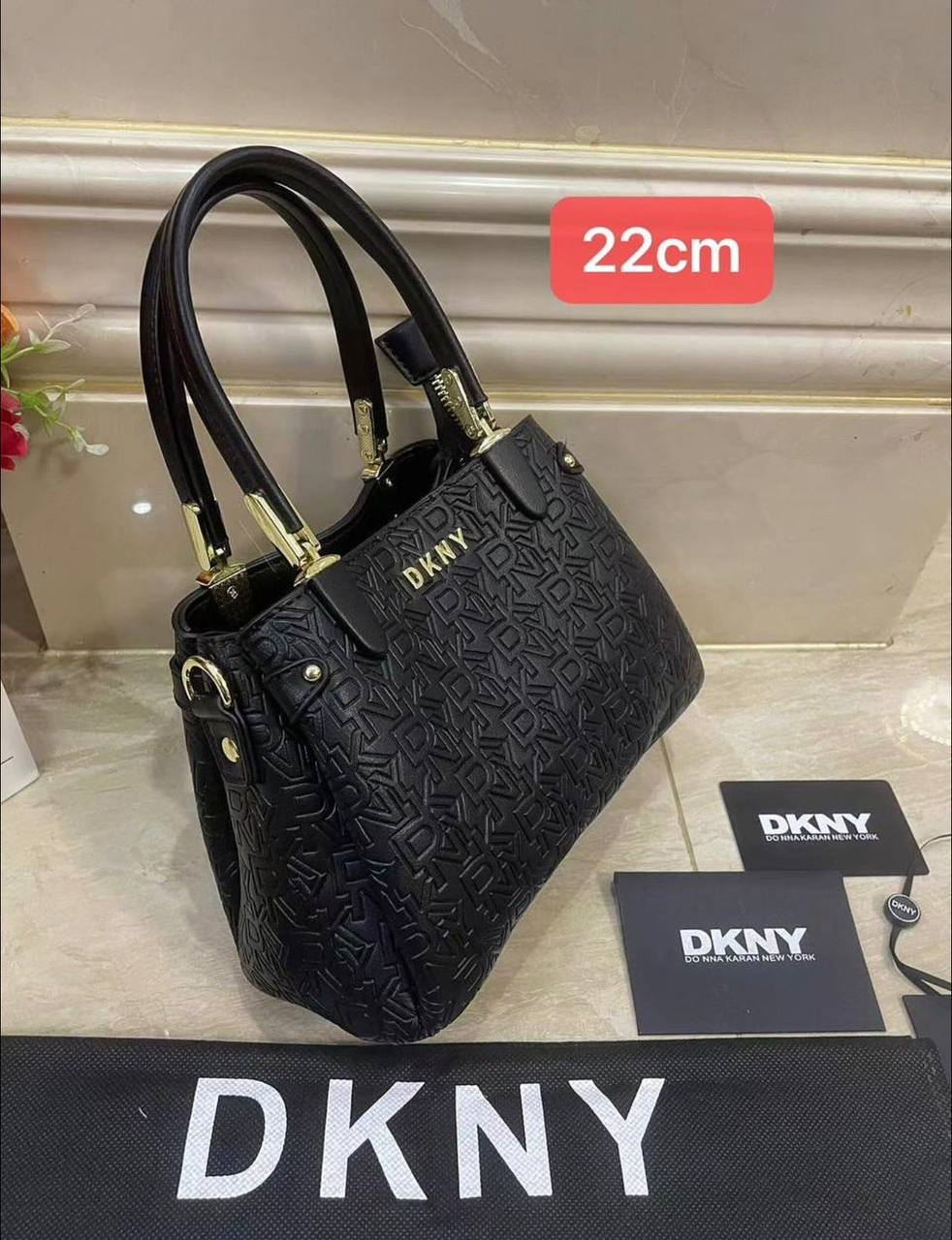 Aigner - DKNY
100 dhs✅
size：22cm
good-quality 

with box
🎁🎁🎁

Zain35
♥️♥️♥️