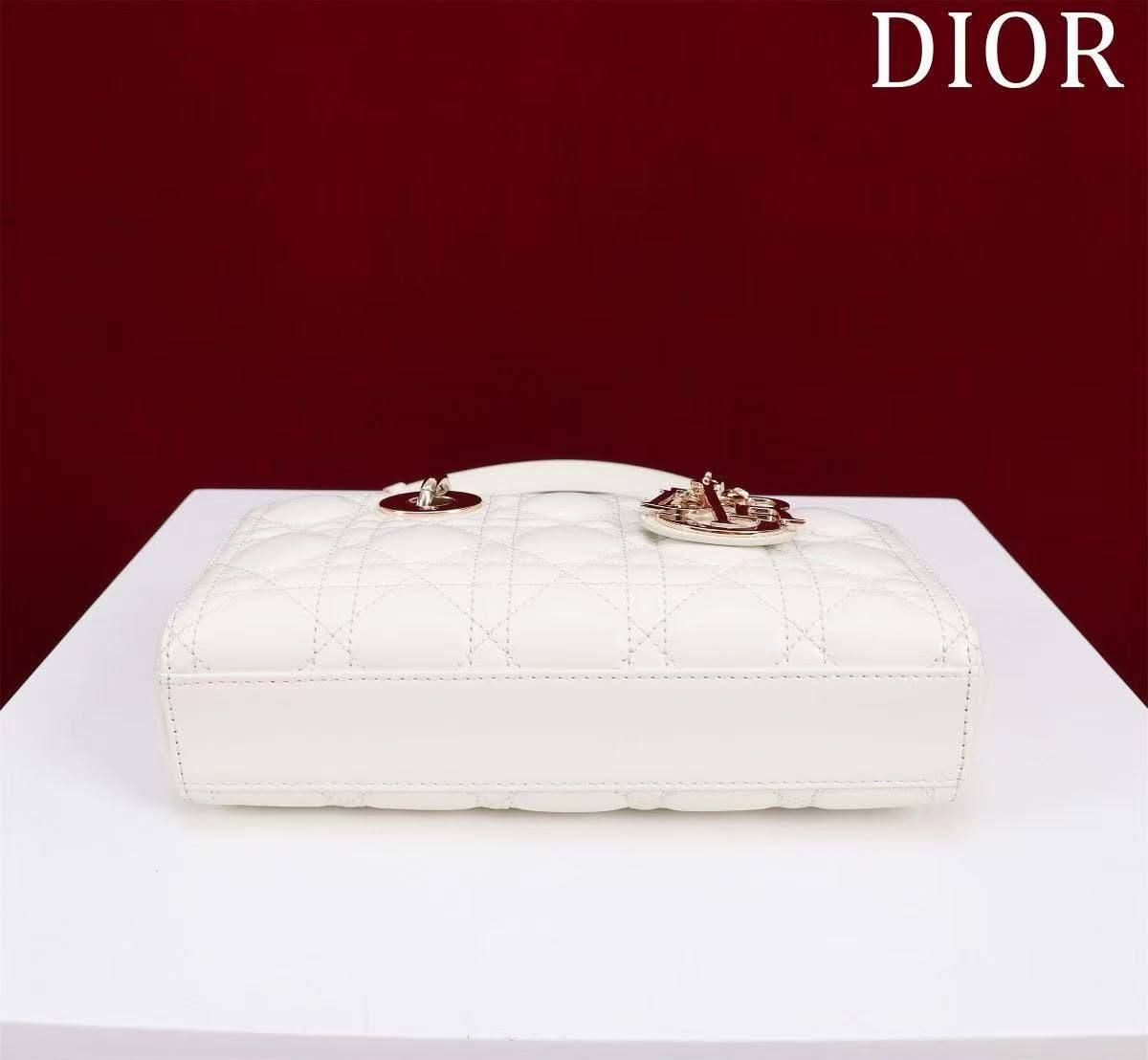 Dior D-joy✅
*Size 22 cm*
For Price 👇 WhatsApp✅
0568585901 
0507557372
0552275751 Owner Zain 👌

Zain274
♥️♥️♥️