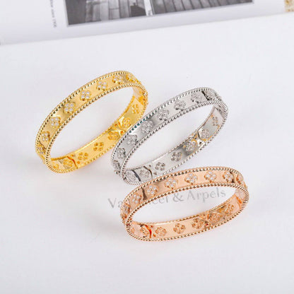 VCA ❤️‍🔥
Bangle 🦋
Master quality 💯
With normal boxes 🗃️ 
105 dhs🇦🇪🇦🇪

With master box 📦 
140 dhs🇦🇪🇦🇪

Zain216
♥️♥️♥️