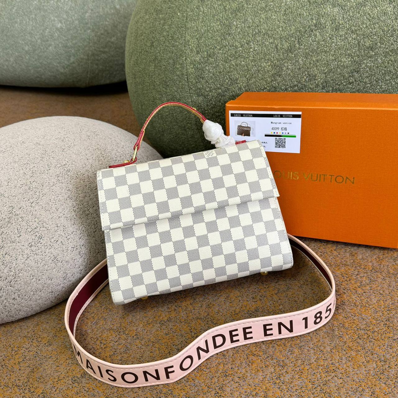 LV

With box
🎁🎁🎁

 90 dhs💓

Zain137
♥️♥️♥️