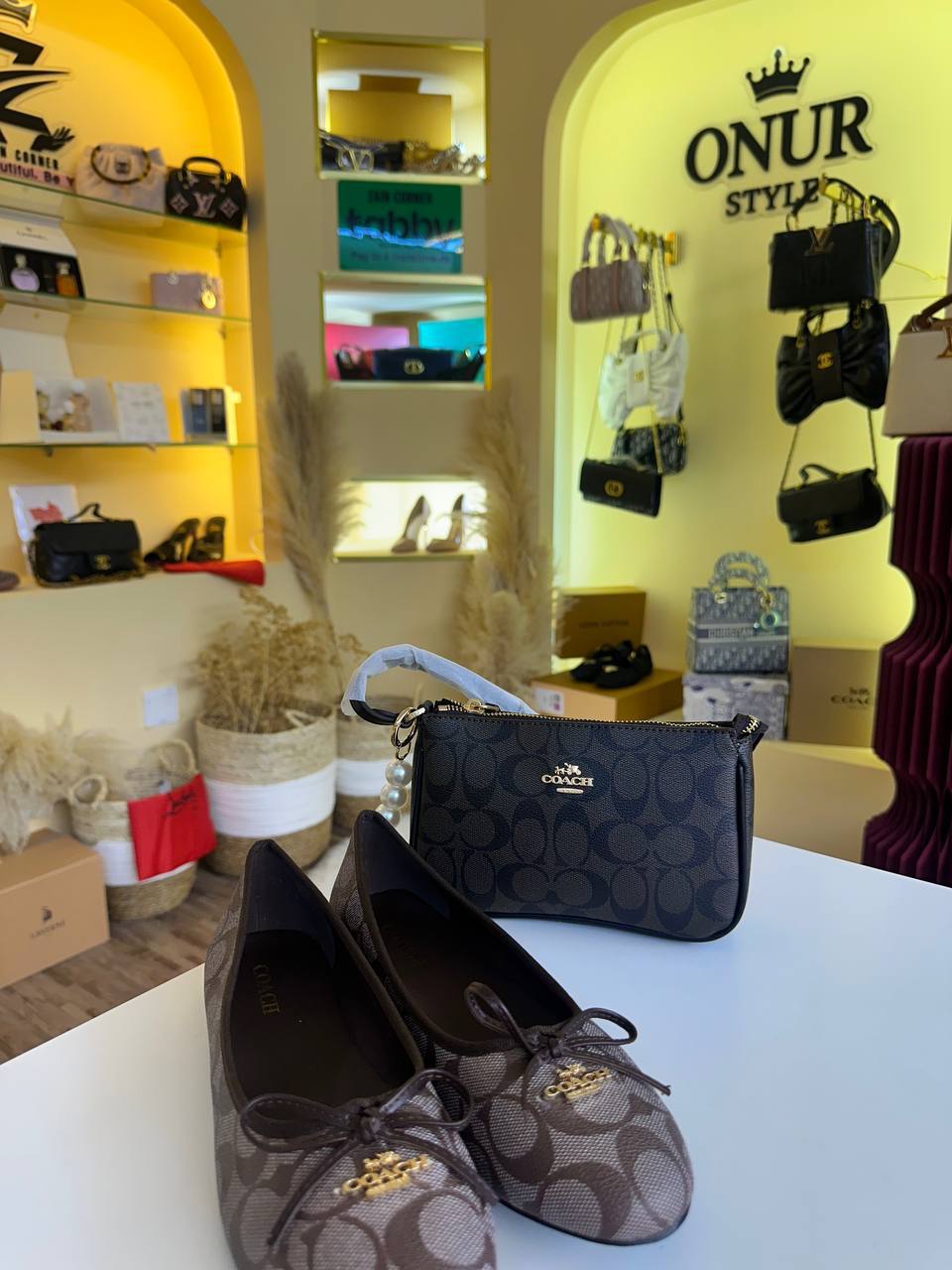 Coach  offer

195 dhs 
With boxes

Zain1221
♥️♥️♥️

Zc