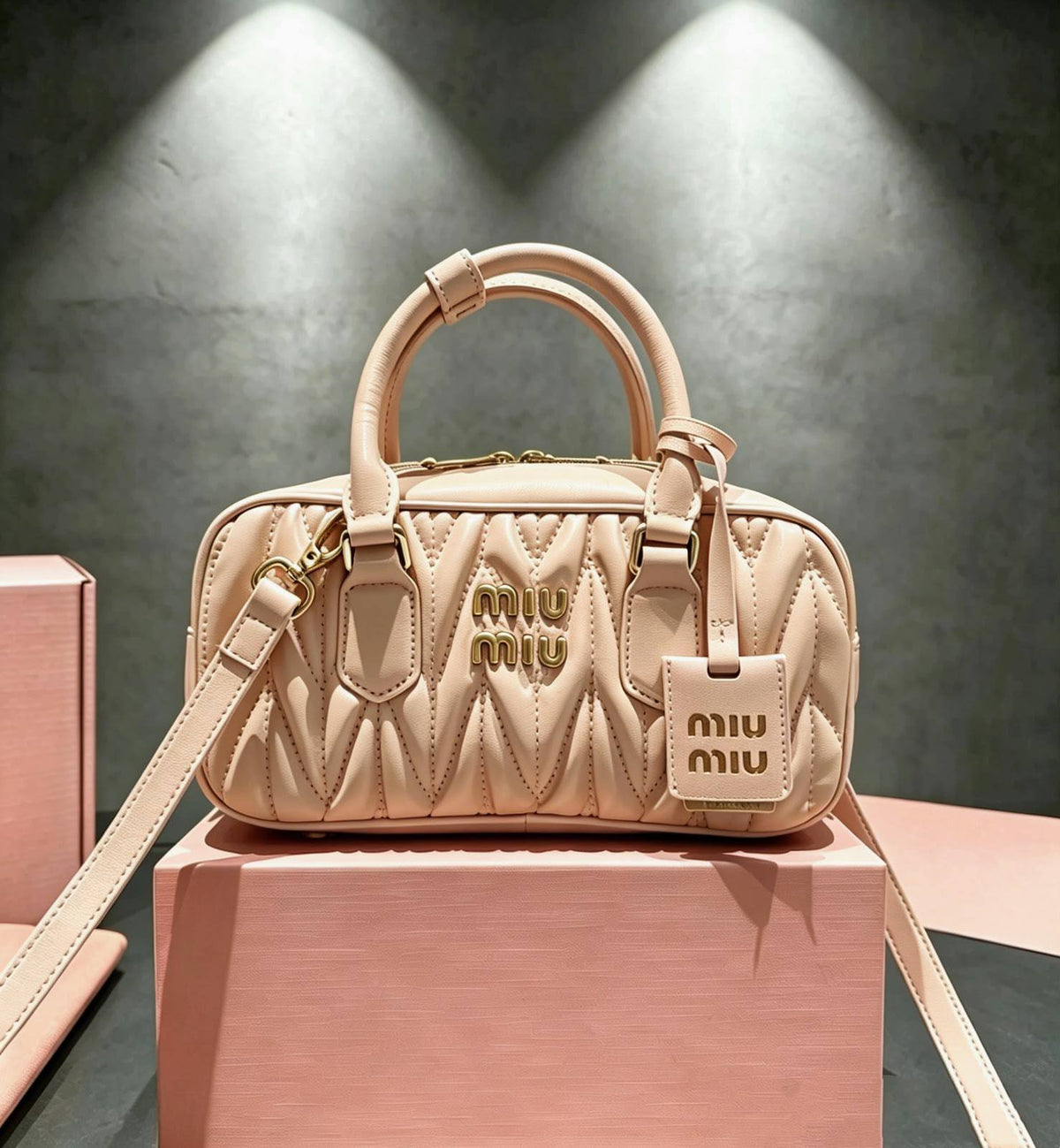 MIU MIU 

NEW CAME 
HIGH QUALITY 

WITH BOX 
115 dhs🇦🇪🇦🇪

Zain39
♥️♥️♥️