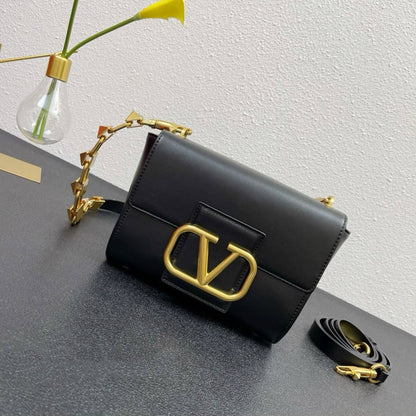 VALENTINO 
COPY ONE
200 dhs✅

Zain295
♥️♥️♥️