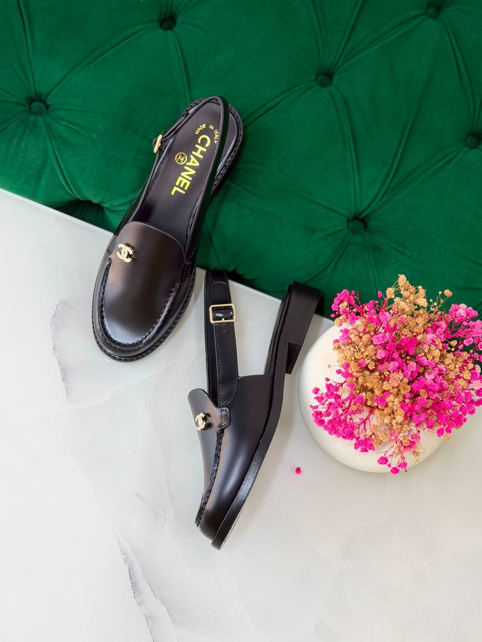 Chanel
Vip quality
Size:36 to 41
450 dhs💓

Zain113
♥️♥️♥️
