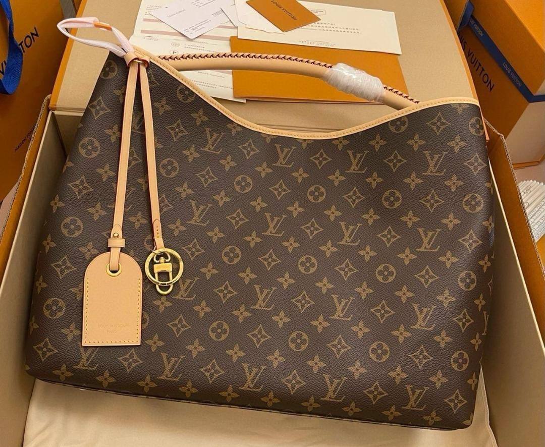 LV 
Master quality
45*33*13cm 

with box
🎁🎁🎁

240 dhs💓

Zain95
♥️♥️♥️
