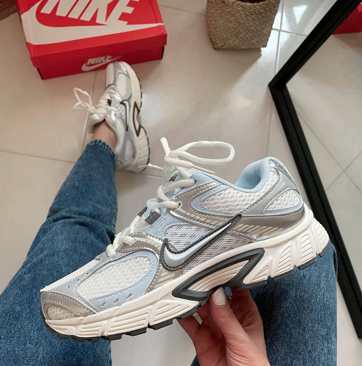 Nike V5 RNR,
size 36 to 45,
210 dhs🪙💕

Zain196
♥️♥️♥️