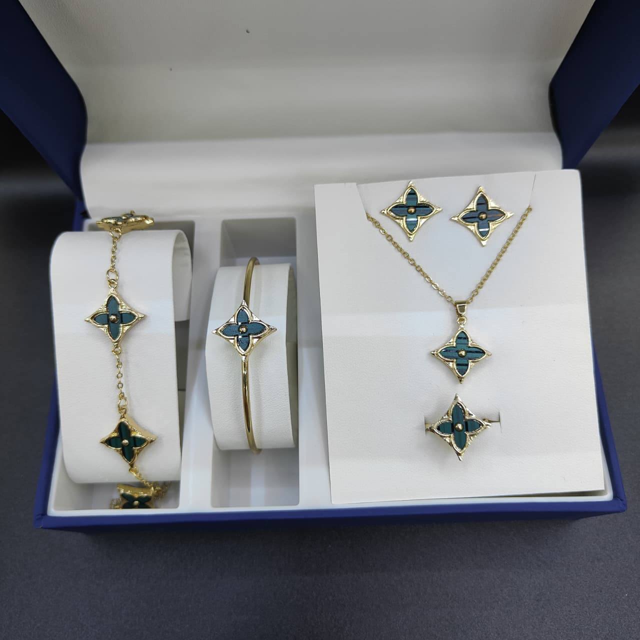 VCA Set
with box🎁

70 dhs✅

Zain25
♥️♥️♥️