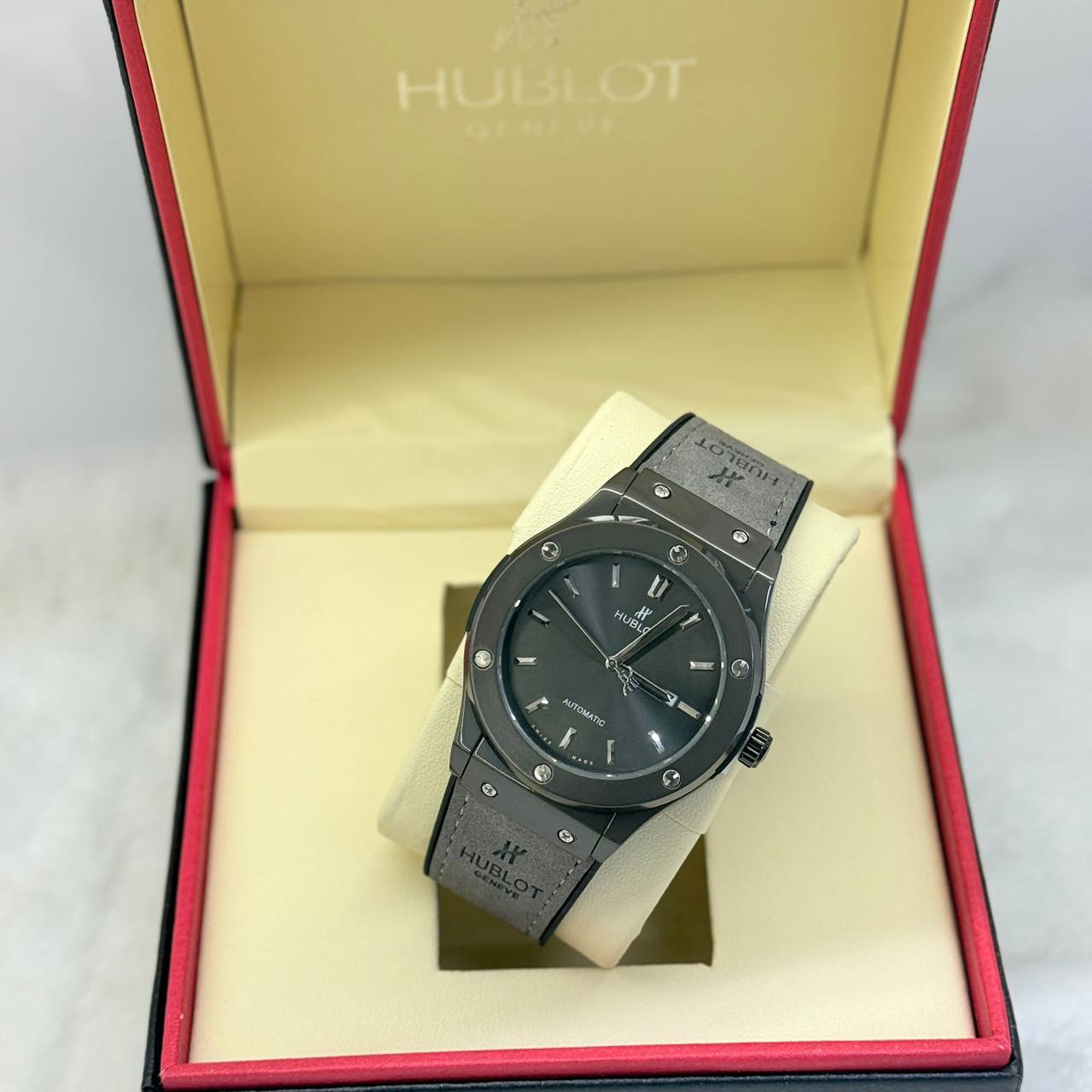 NEW CAME 
HUBLOT MEN WATCH 
GOOD QUALITY 
70 dhs🪙

Zain40
♥️♥️♥️