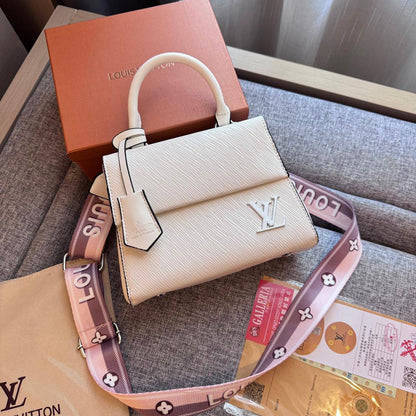 LV
75 dhs❣️

With box
🎁🎁🎁

Zain219
♥️♥️♥️