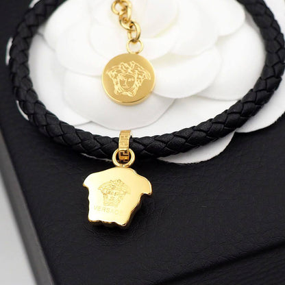 VERSACE 
Bracelet ✨
Master quality 💯
With normal boxes 📦 
45 dhs🇦🇪🇦🇪

Zain216
♥️♥️♥️