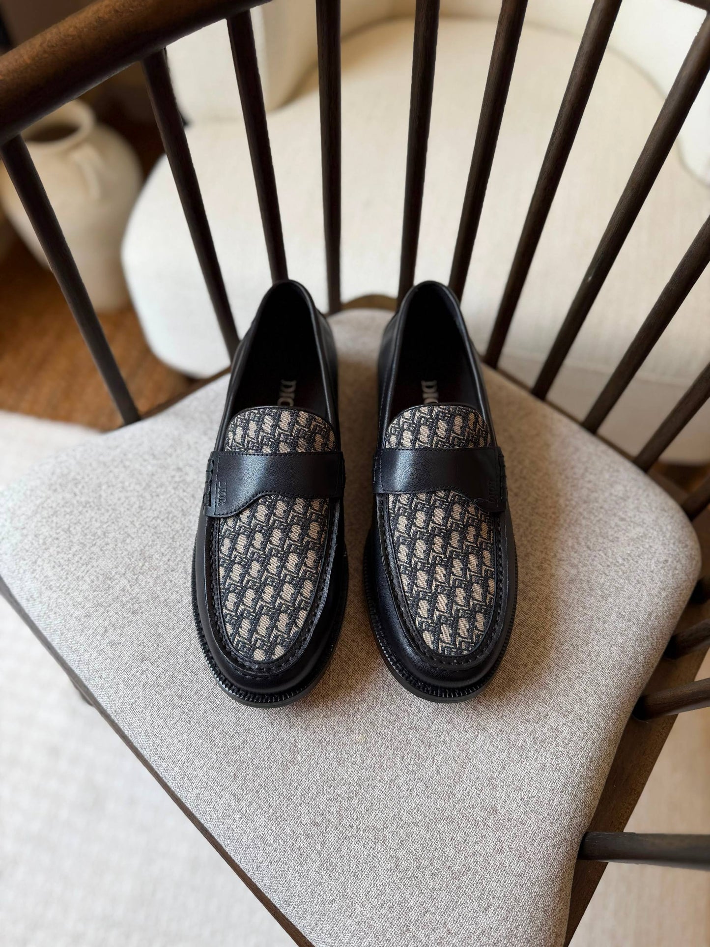 Christian Dior
*AAA QUALITY*
*size: 40 to 46*
550 dhs✅

Zain185
♥️♥️♥️