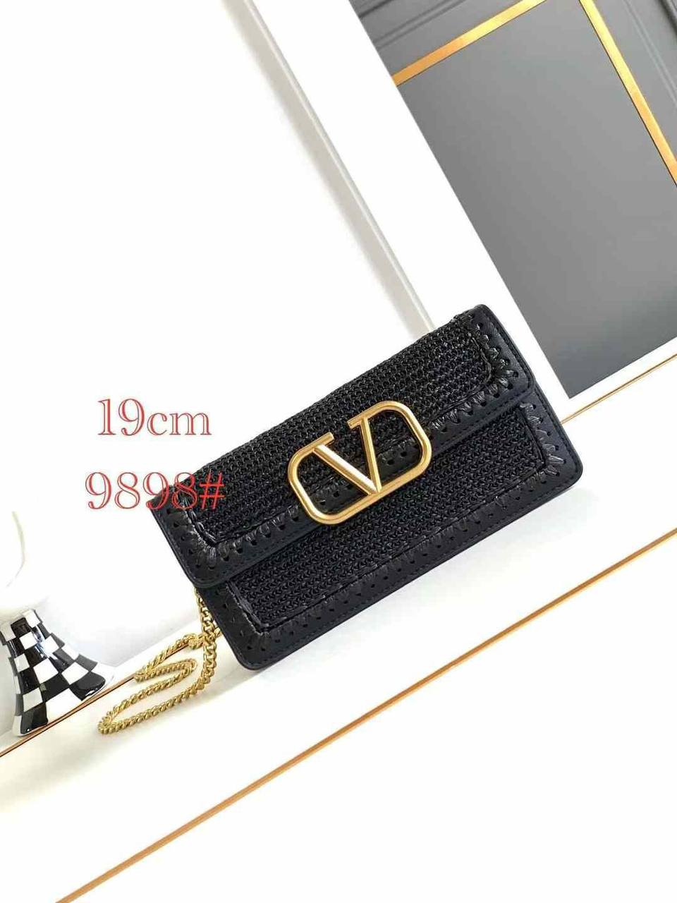 Valentino 
Master
290 dhs✅

Zain153
♥️♥️♥️
