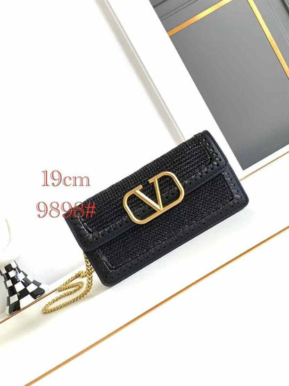 Valentino 
Master
290 dhs✅

Zain153
♥️♥️♥️