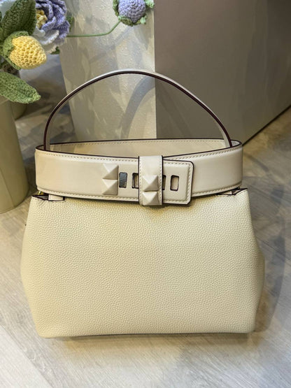 HEMERS LINDY
28*12*22cm
95 dhs✅

Zain44
♥️♥️♥️