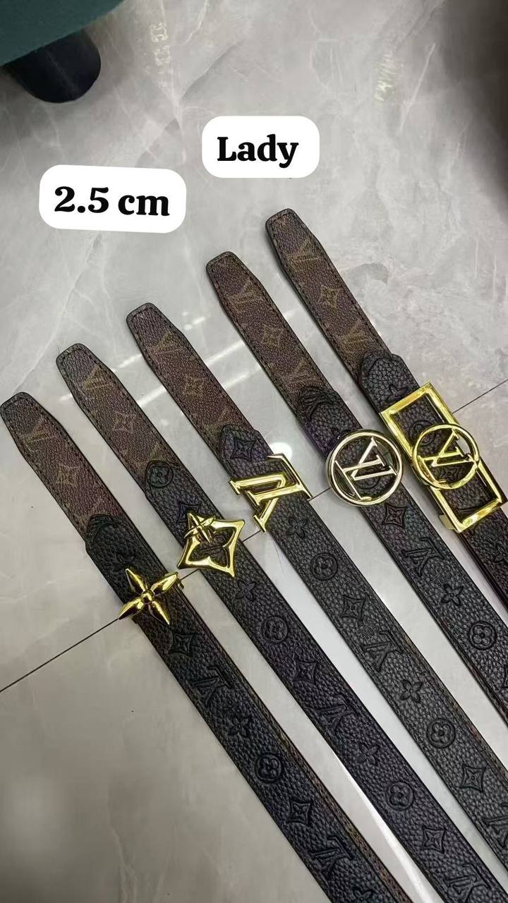 Leather belt

with box 
🎁🎁🎁

60 dhs✅

Zain190
♥️♥️♥️