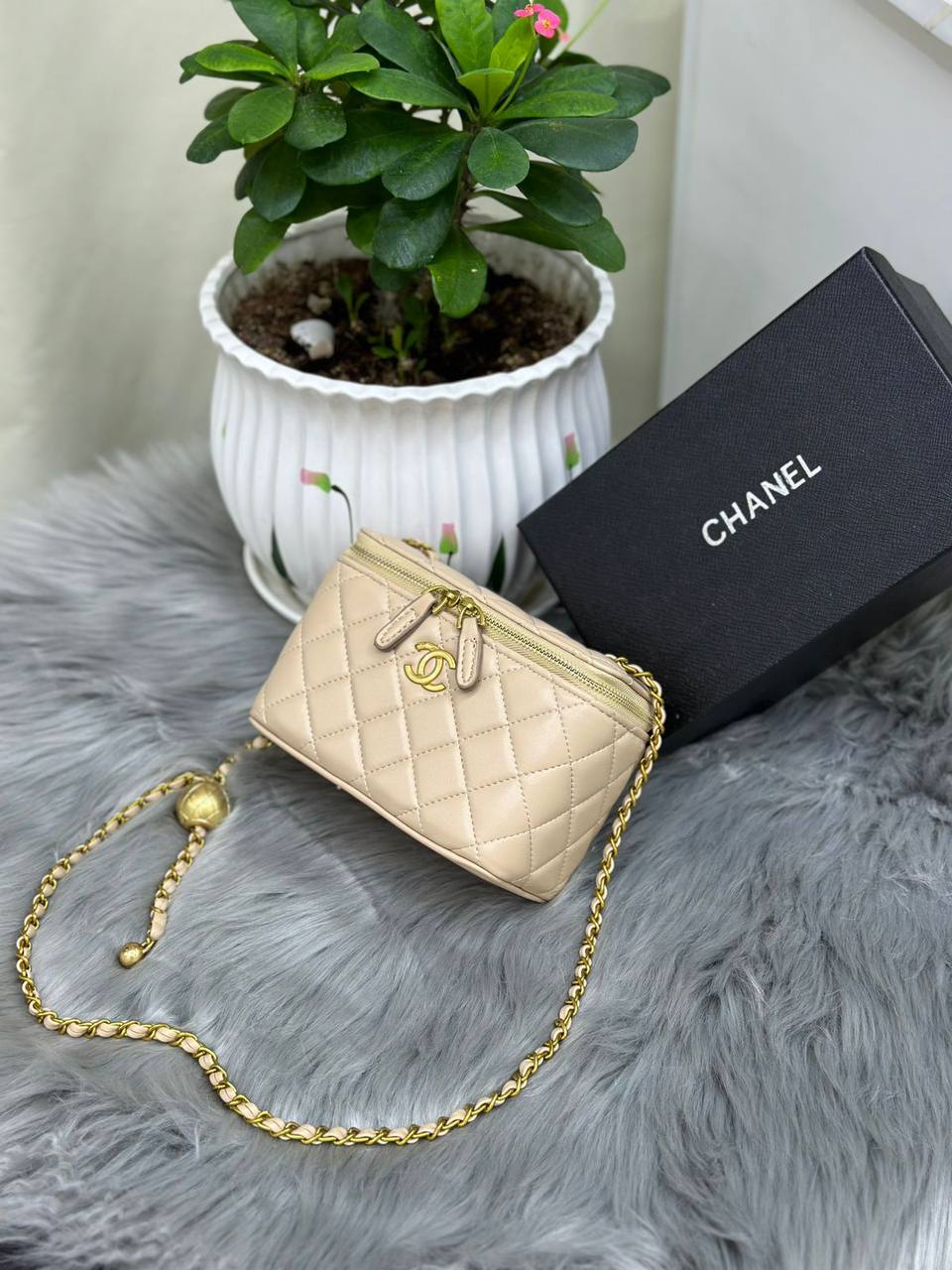 CHANEL 
SIZE  ………17CM🥰
100 dhs🇦🇪
with BOX🌷
🎁🎁🎁

Zain51
♥️♥️♥️