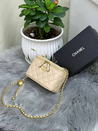 CHANEL 
SIZE  ………17CM🥰
100 dhs🇦🇪
with BOX🌷
🎁🎁🎁

Zain51
♥️♥️♥️