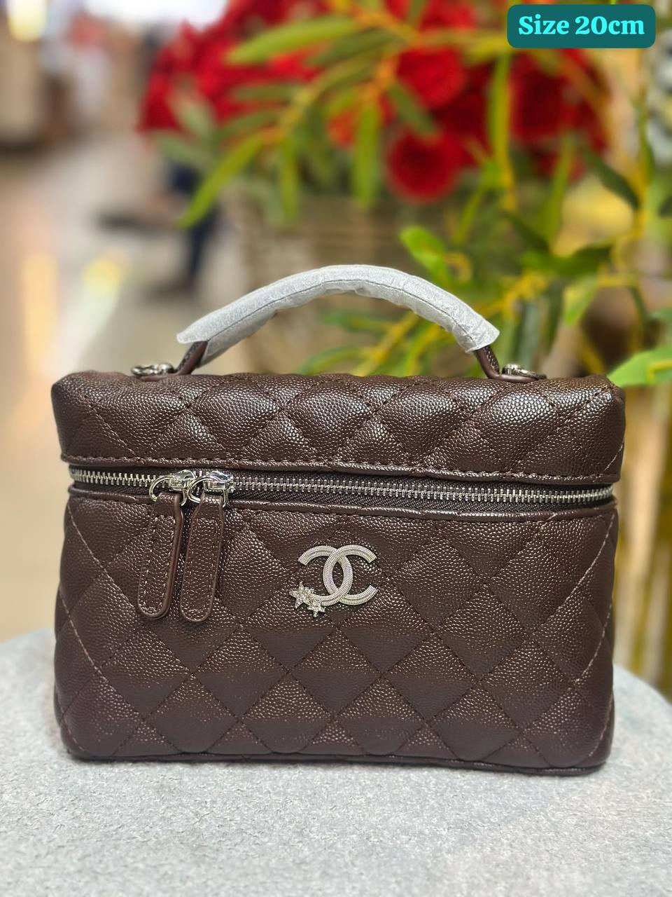 Chanel

Best quality

With box

85 DHS🇦🇪🇦🇪🇦🇪

size 20cm

Zain158
♥️♥️♥️