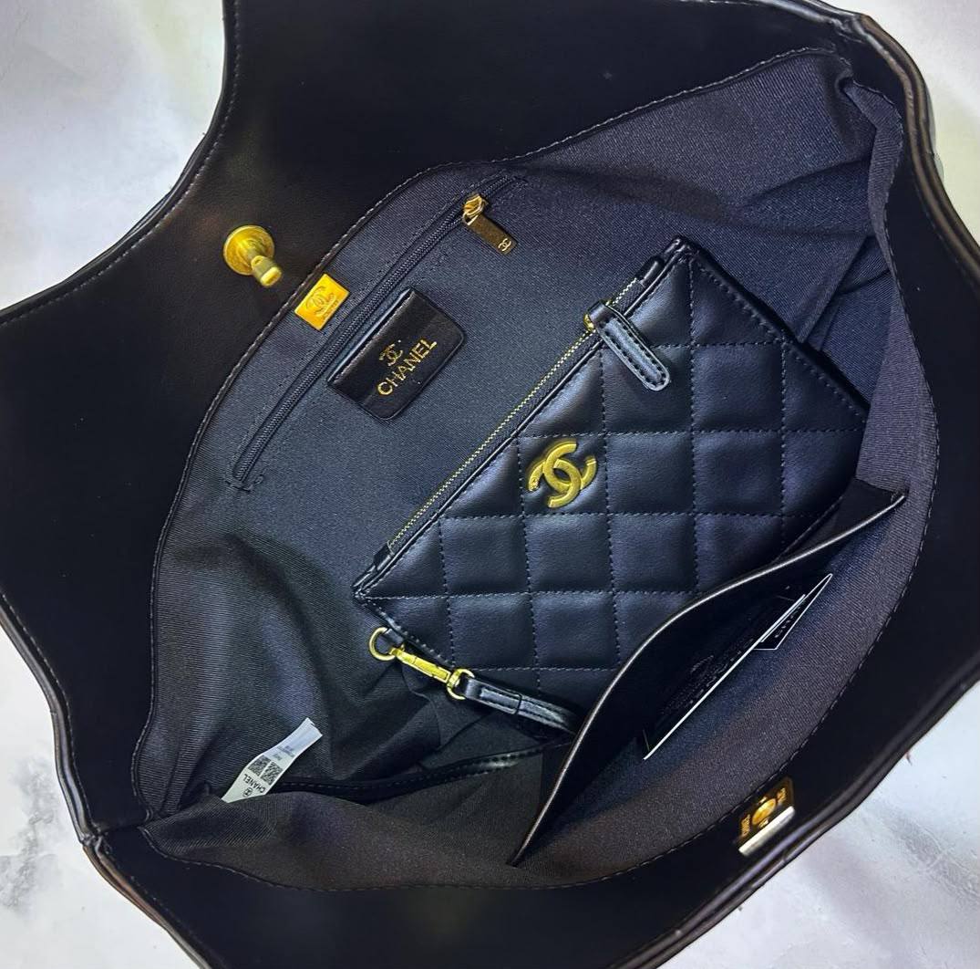 CHANEL 
GOOD QUALITY 
110 dhs🇦🇪🇦🇪

Zain295
♥️♥️♥️