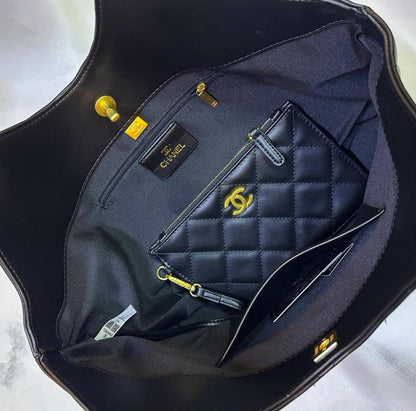 CHANEL 
GOOD QUALITY 
110 dhs🇦🇪🇦🇪

Zain295
♥️♥️♥️
