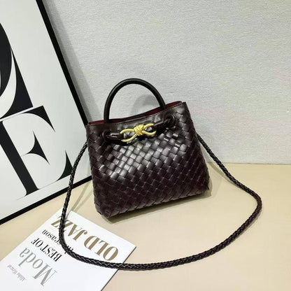 Bottega
with box
100 dhs✅

Zain143
♥️♥️♥️