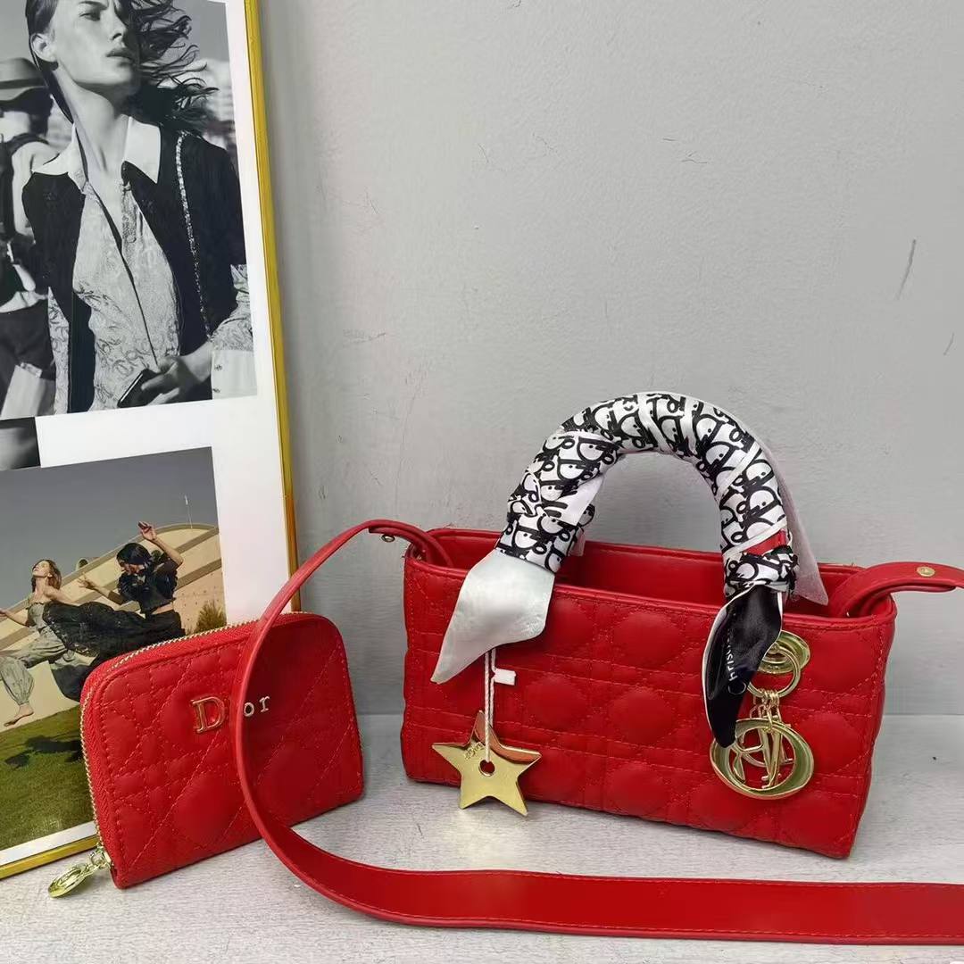 Dior
75 dhs💓

Zain232
♥️♥️♥️