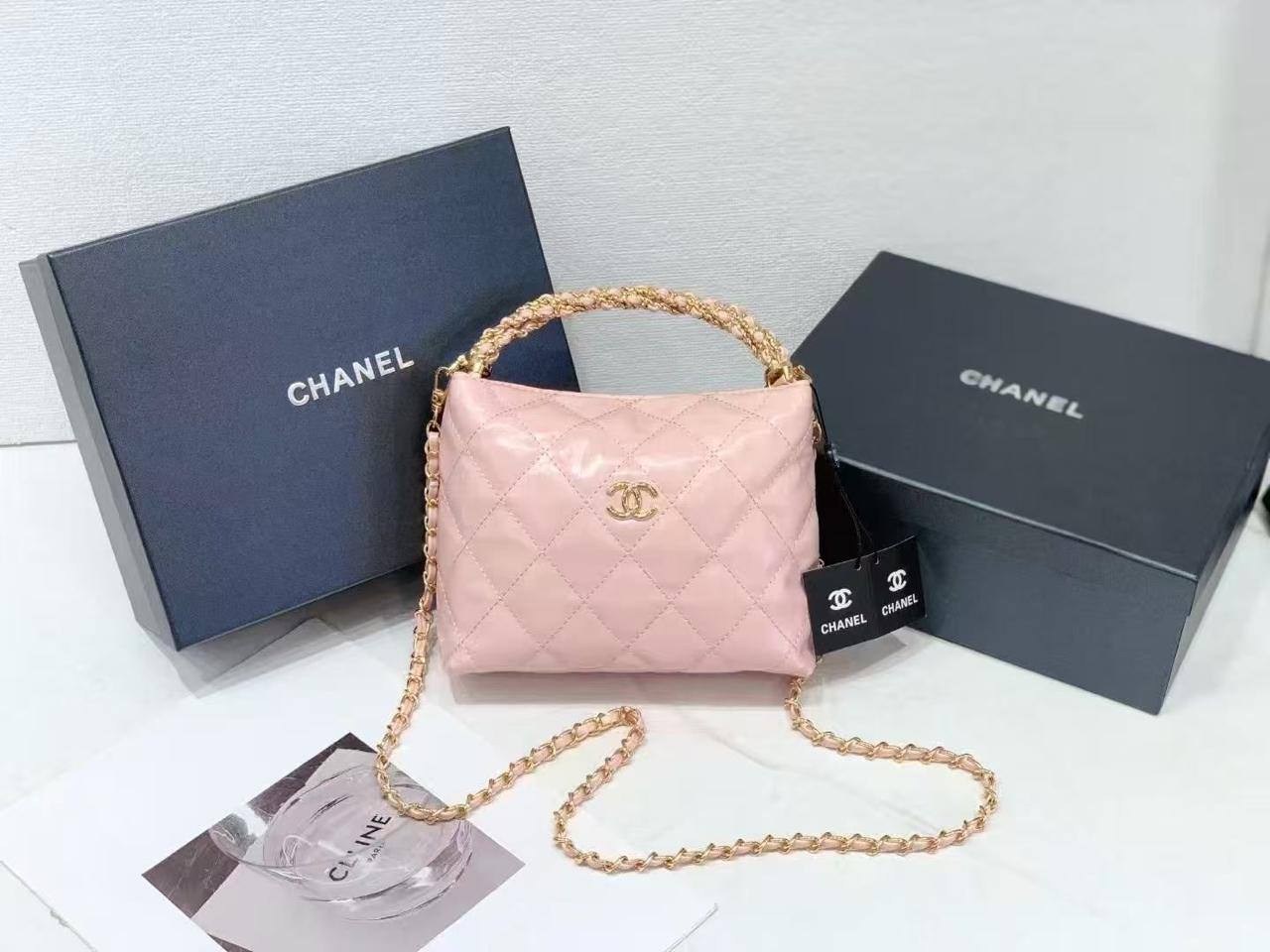 Chanel 24B
Size: 18 * 15 * 6 cm
80 dhs🪙🖤
with box🎁

Zain115
♥️♥️♥️