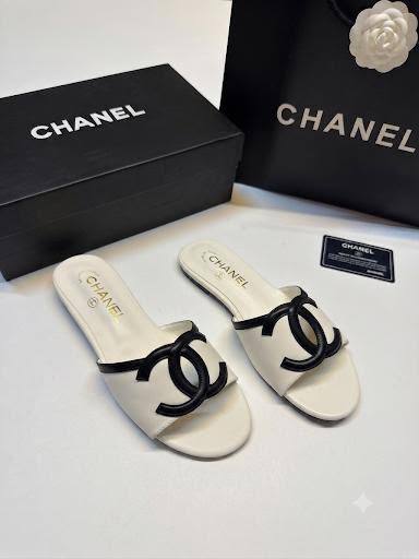 CHANEL SLIPPER
GOOD QUALITY
100 DHS✅
Size 36 TO 41

Zain40
♥️♥️♥️