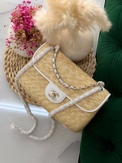 CHANEL✨
Size: 23Cm and 28Cm💥
Available original box 📦 
With full packing 🎀🎀
Super high quality 💥💥


For Price 👇 WhatsApp✅
0568585901 
0507557372
0552275751 Owner Zain 👌

Zain283
♥️♥️♥️