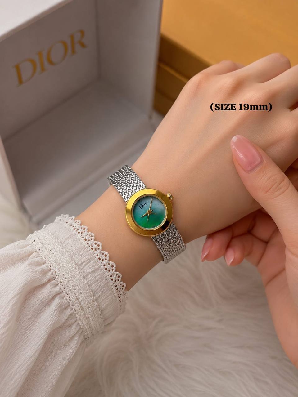 Dior 
watch for ladies 

good quality 

220DHS🇦🇪
 (size 19mm)

Zain59
♥️♥️♥️