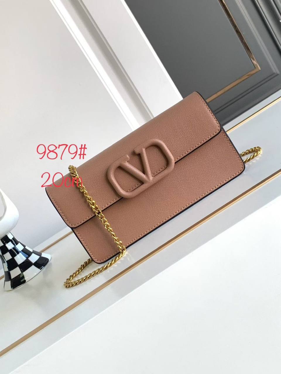 Valentino 
Master
   21Cm 

With Box🎁🎁🎁

270 dhs✅

Zain131
♥️♥️♥️