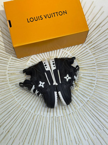 LV 
 Super master quality 😍
Size:26to37
280 dhs🌺

Zain261
♥️♥️♥️