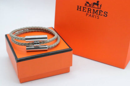 Bracelet 
55 dhs💓
+Box and paper bag🎁

Zain33
♥️♥️♥️