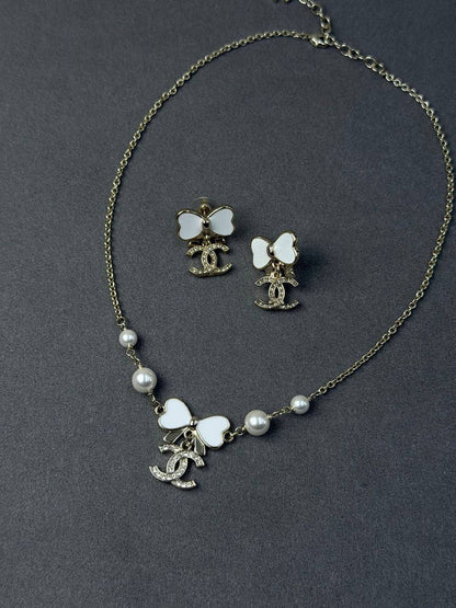 CHANEL*  🤍
* Earing & Choker (Necklace)
* Gold-Finish Metal with Stones
* ⁠↗️ *Super Master Quality ®️* 🫆
*170 dhs❤️* with *Normal* Box & Bag
*260 dhs❤️* with *Orignal* Packaging 🎁

Zain106
♥️♥️♥️