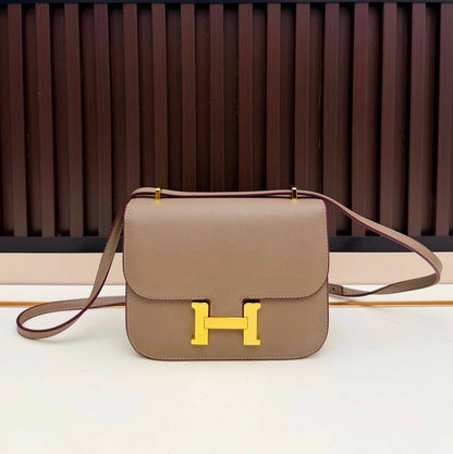HERMES 
GOOD QUALITY 
WITH BOX 
110 dhs🇦🇪🇦🇪
19 CM

Zain295
♥️♥️♥️