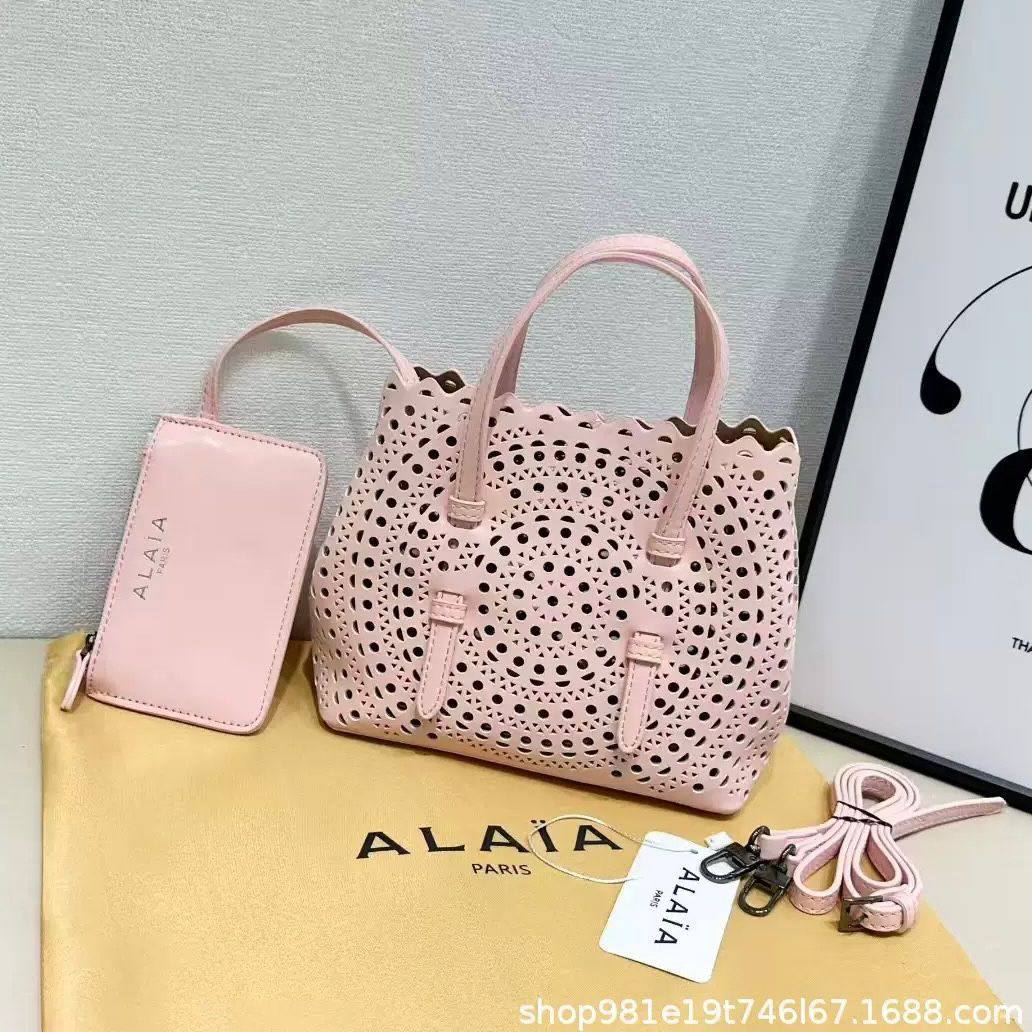 ALAIA 
GOOD QUALITY
100 dhs✅

Zain39
♥️♥️♥️