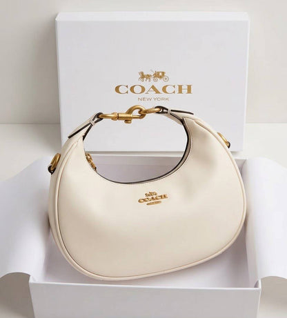Coach


90 dhs🇦🇪🇦🇪

With box
Zain219
♥️♥️♥️