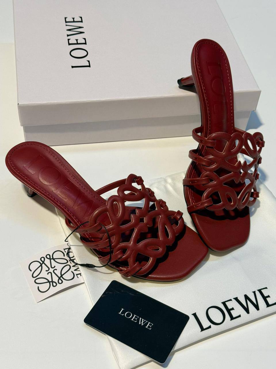LOEWE 
GOOD QUALITY
100 dhs🌺
Size 36 TO 41

Zain40
♥️♥️♥️