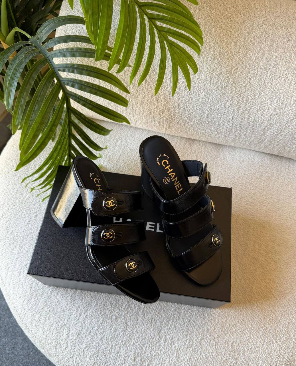 CHANEL 
SuperMaster Quality 💯
450 dhs✅
Size: 36-41💥

Zain171
♥️♥️♥️