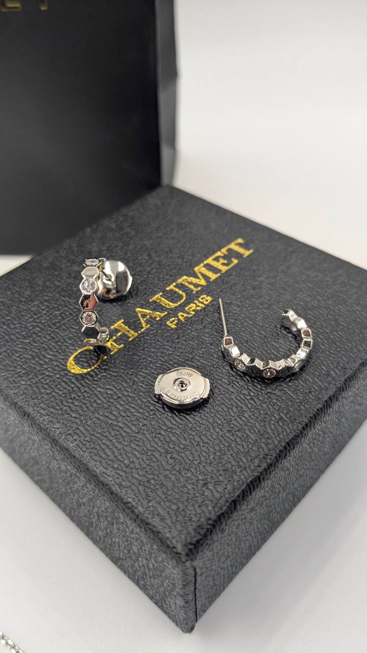 Chaumet
*Master Quality* 
*Necklace & Earrings*
130 dhs✅ with Normal Box 🎁

Zain210
♥️♥️♥️