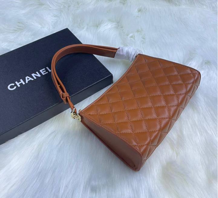 Chanel
95 dhs✅ 

with box
🎁🎁🎁

Zain72
♥️♥️♥️