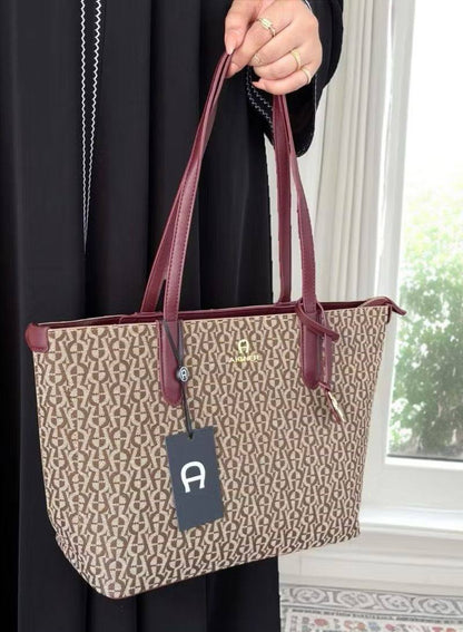 Aigner
Good quality 
Size 41cm
110 dhs💓

Zain70
♥️♥️♥️