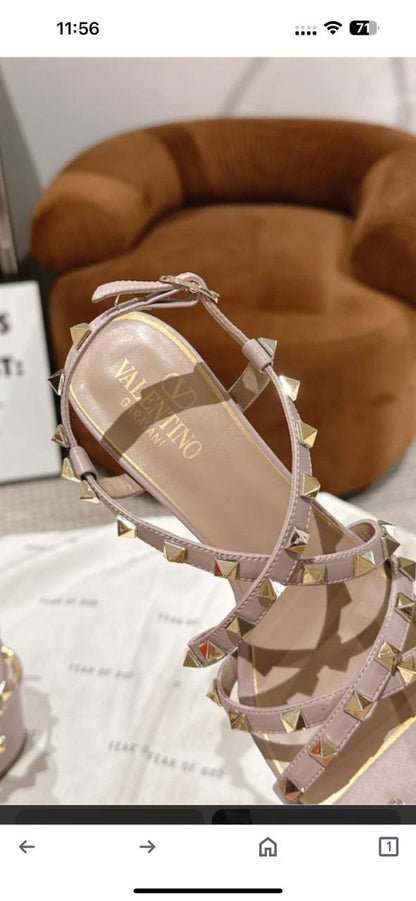 Gucci - Valentino - Aquazzura
Size 36-41 
120 dhs✅

Zain132
♥️♥️♥️