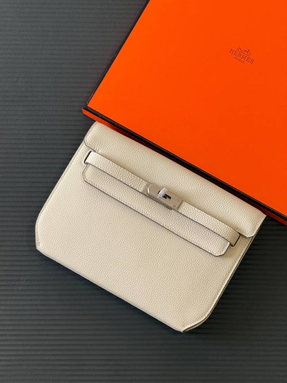 Hermes depeche togo leather 24cm💕master quality

😍with box❤️ 
🎁🎁🎁
340 dhs🪙🌨️

Zain51
♥️♥️♥️