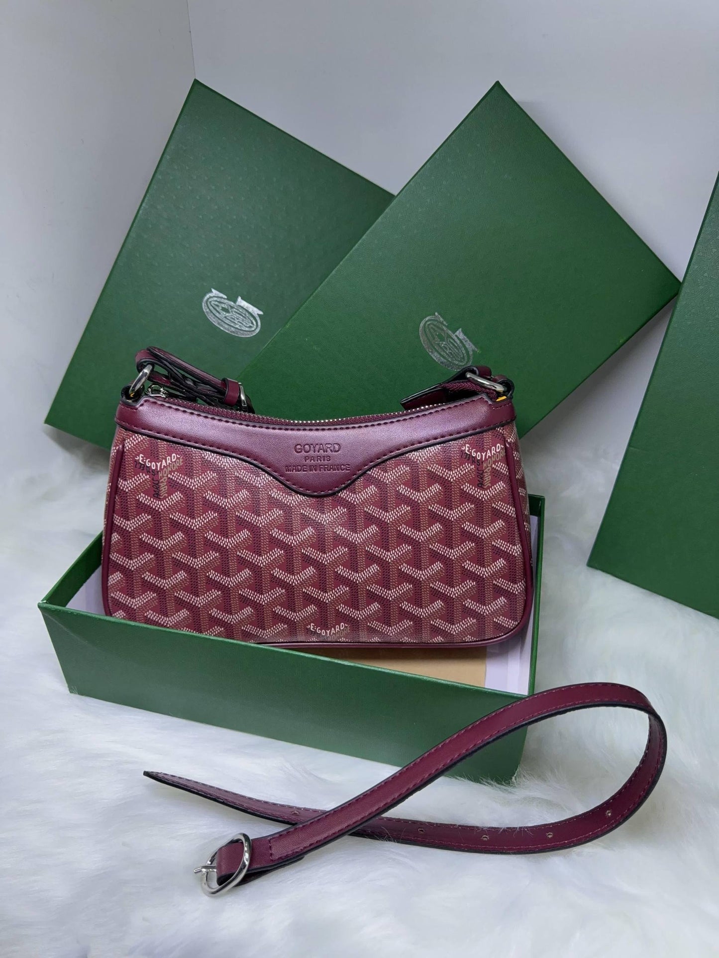 Goyard
✨✨NEW ✨✨
80 dhs🌺

with box
🎁🎁🎁

Zain38